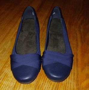 Nice ladies size 7 slip ons